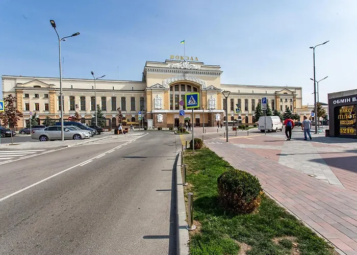 Центр. Хмельницького 6А. 2 Кімнати.