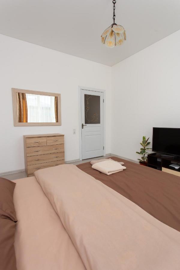 центр. хмельницького 6а. 2 кімнати. Apartment Ternopil