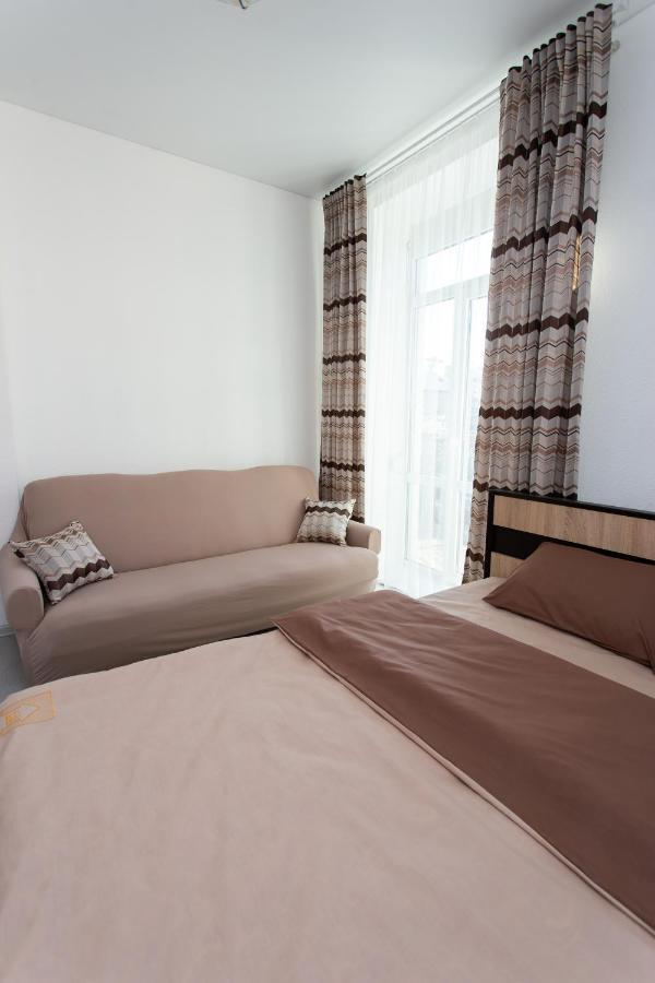 центр. хмельницького 6а. 2 кімнати. Ternopil