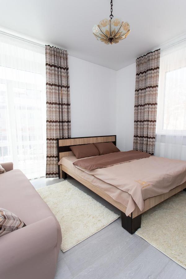 центр. хмельницького 6а. 2 кімнати. Apartment *