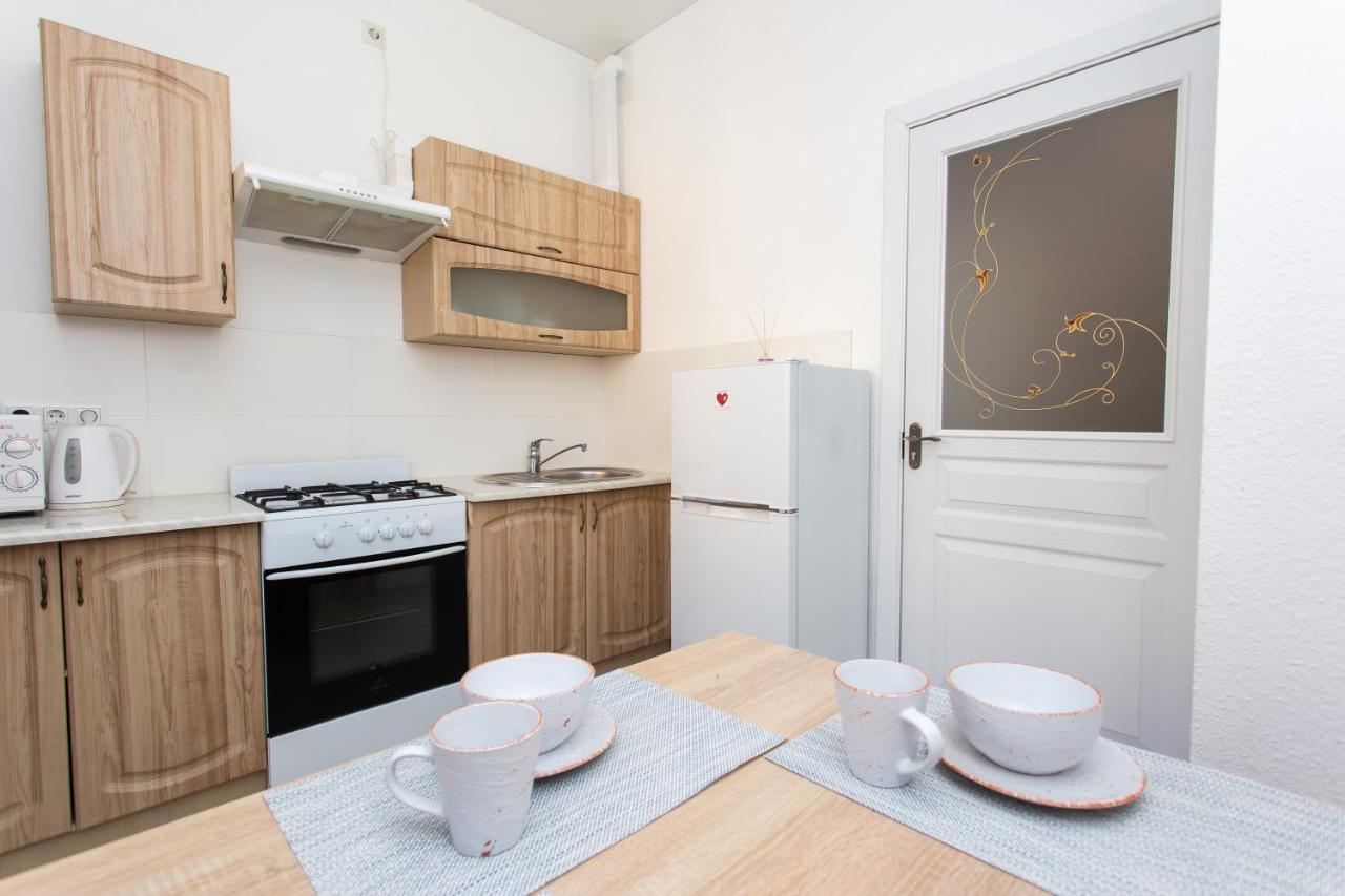 Apartment центр. хмельницького 6а. 2 кімнати.